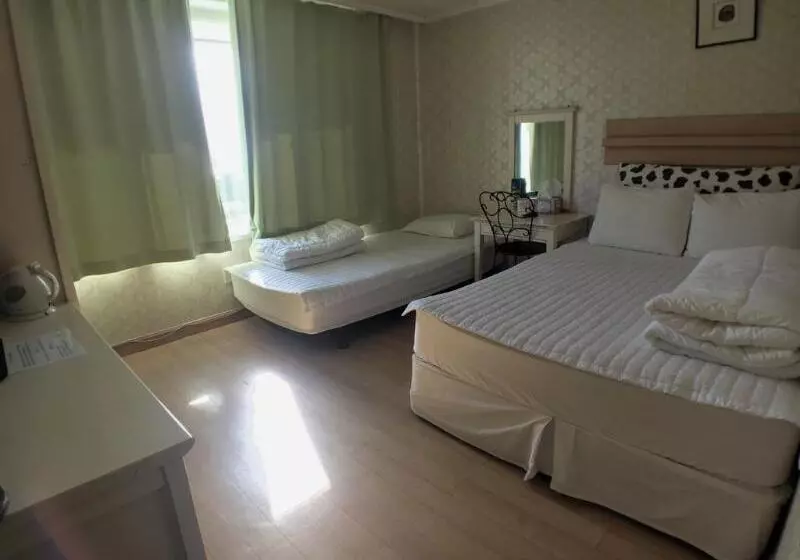 בית מלון כפרי Good Inn