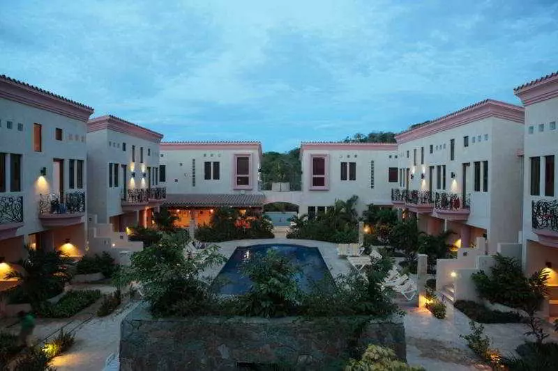 هتل Las Sirenas By Mayan Princess Rooms