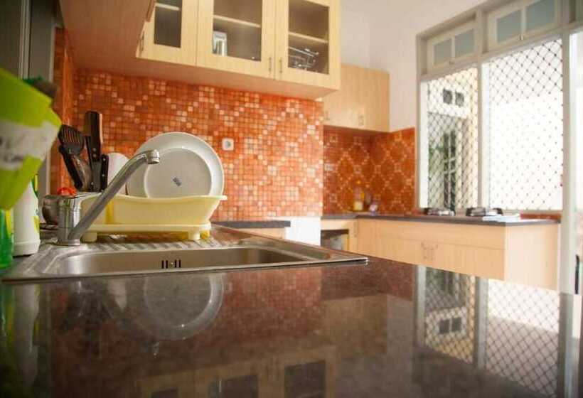 פנסיון Omah Sastro