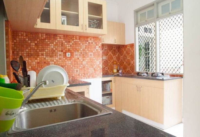 פנסיון Omah Sastro