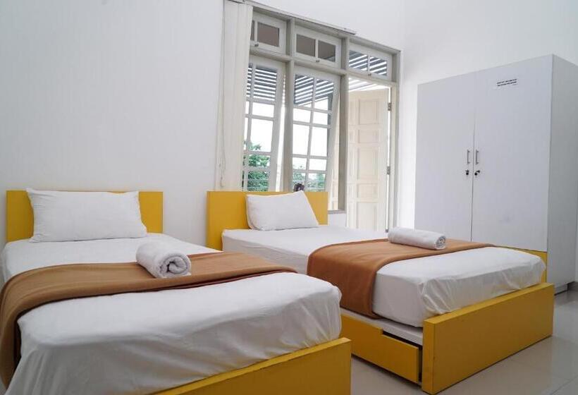 פנסיון Omah Sastro