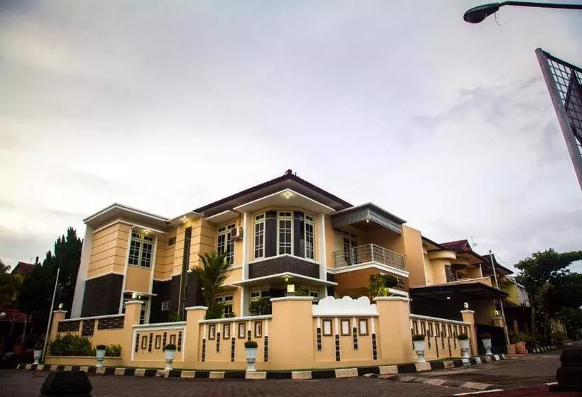 پانسیون Omah Sastro