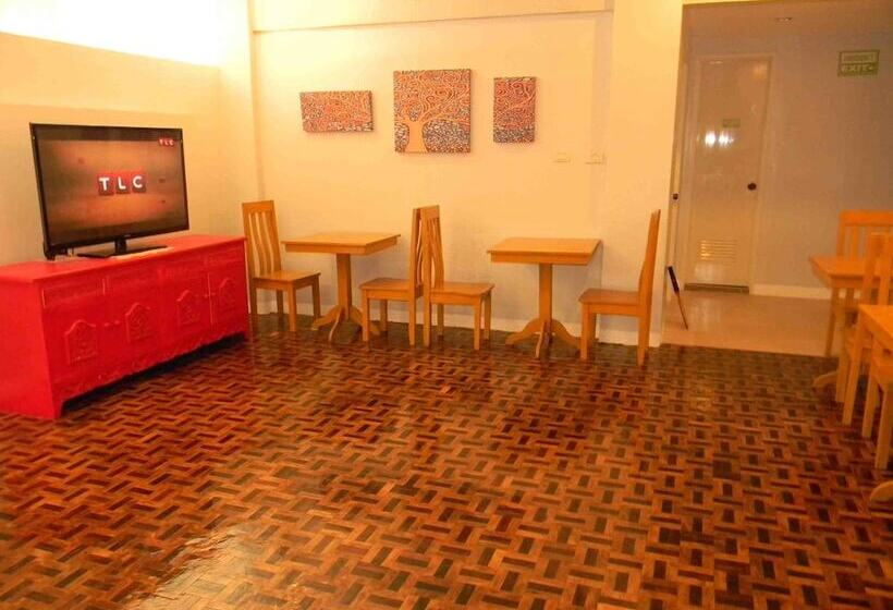 Tr3ats Guest House Bohol Hostel