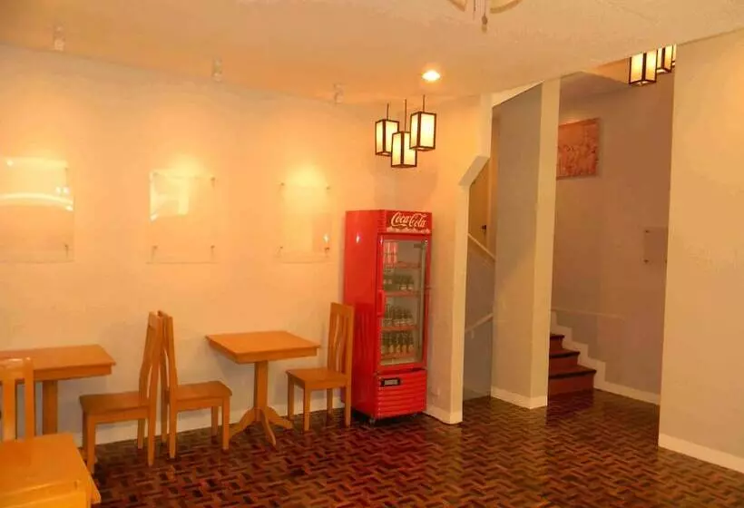 Tr3ats Guest House Bohol Hostel