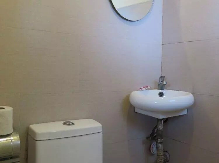 Tr3ats Guest House Bohol Hostel