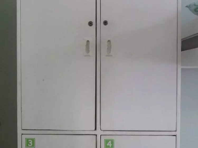 Tr3ats Guest House Bohol Hostel