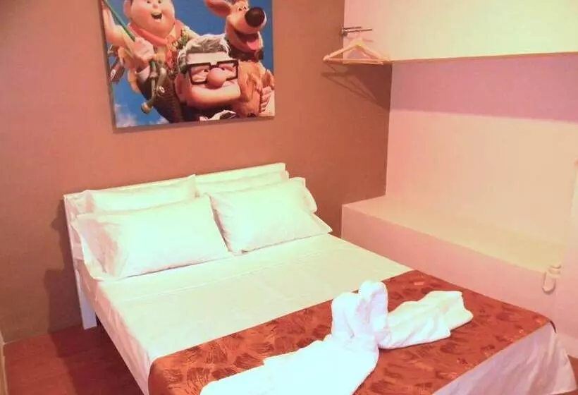 Tr3ats Guest House Bohol Hostel