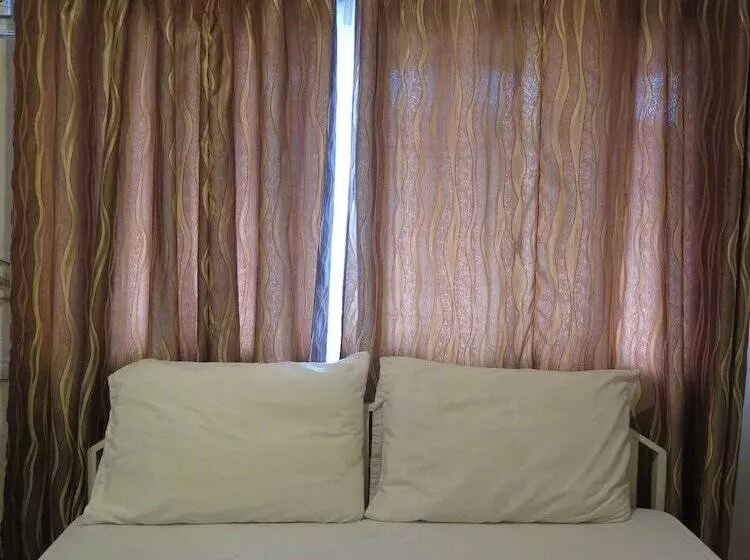 Tr3ats Guest House Bohol Hostel