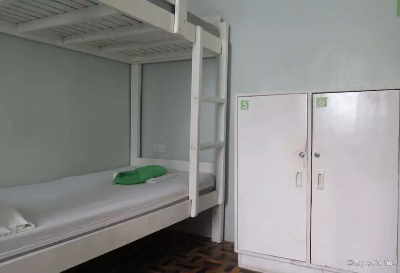 Tr3ats Guest House Bohol Hostel