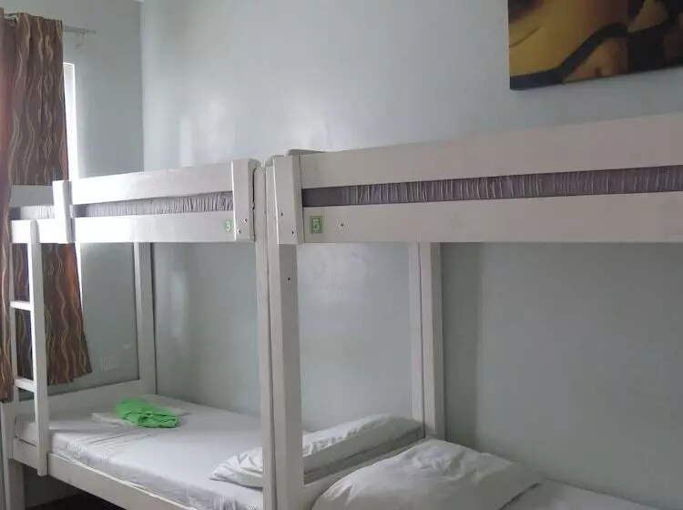 Tr3ats Guest House Bohol Hostel