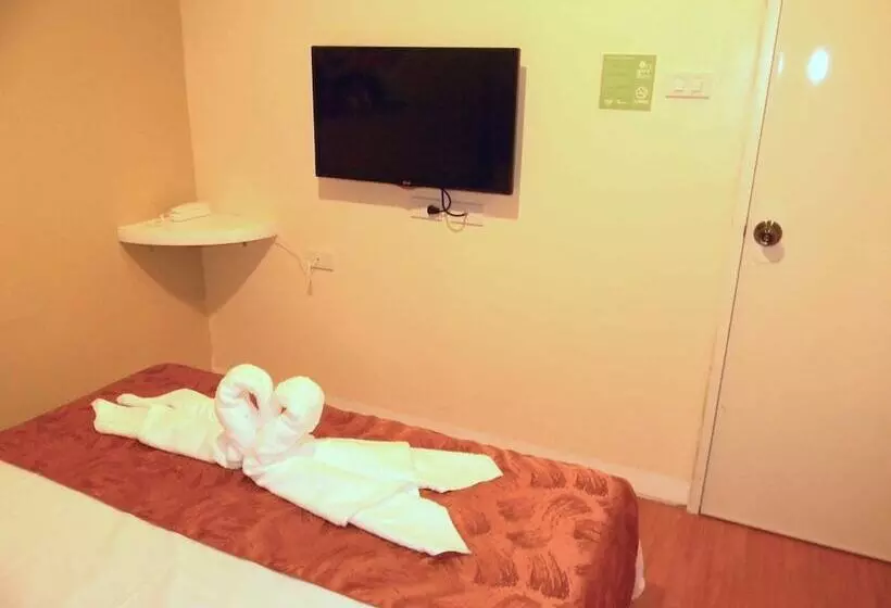 Tr3ats Guest House Bohol Hostel