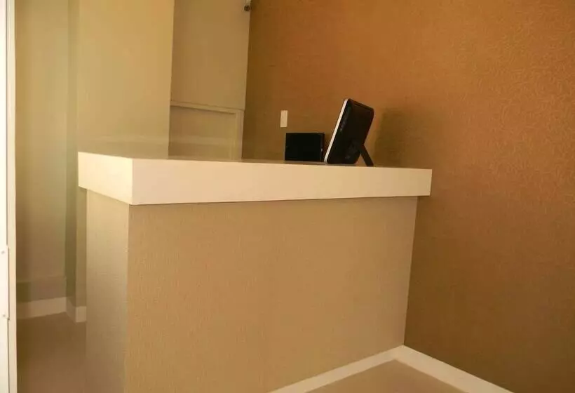 Tr3ats Guest House Bohol Hostel