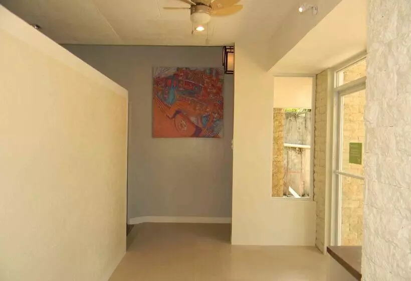 Tr3ats Guest House Bohol Hostel