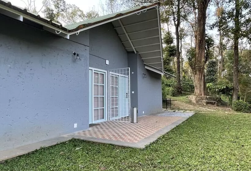 ホテル Machaan Wilderness Lodge Nagarahole