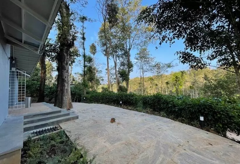 ホテル Machaan Wilderness Lodge Nagarahole