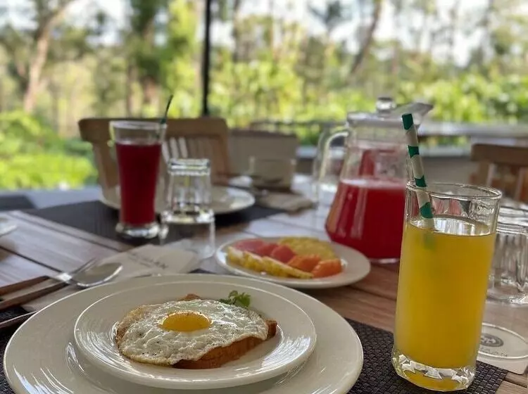 ホテル Machaan Wilderness Lodge Nagarahole