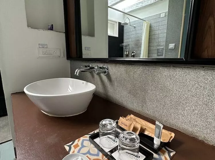 ホテル Machaan Wilderness Lodge Nagarahole