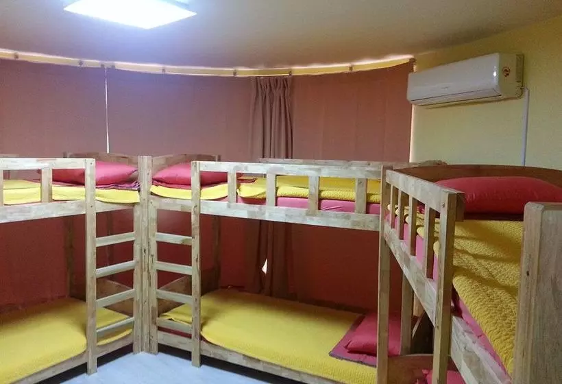 فندق صغير Egg House Sokcho Guesthouse