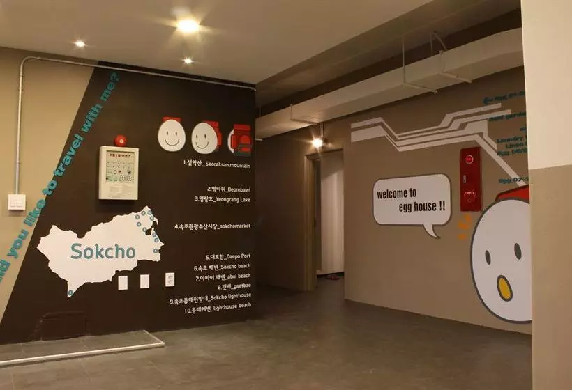 فندق صغير Egg House Sokcho Guesthouse