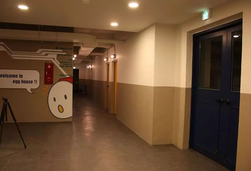 فندق صغير Egg House Sokcho Guesthouse