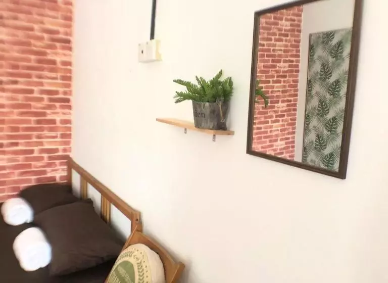 Lavender Guesthouse   Hostel