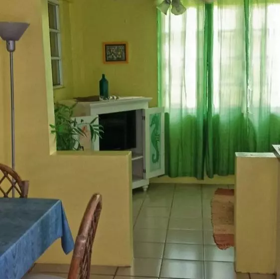 Eldemire's Tropical Island Inn