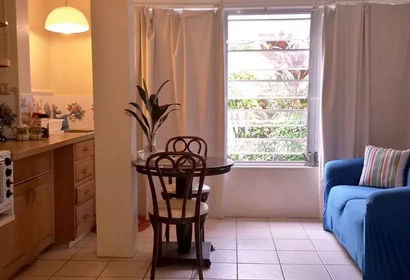 Eldemire's Tropical Island Inn