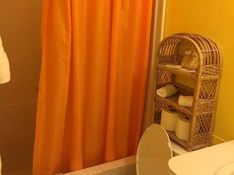 Eldemire's Tropical Island Inn