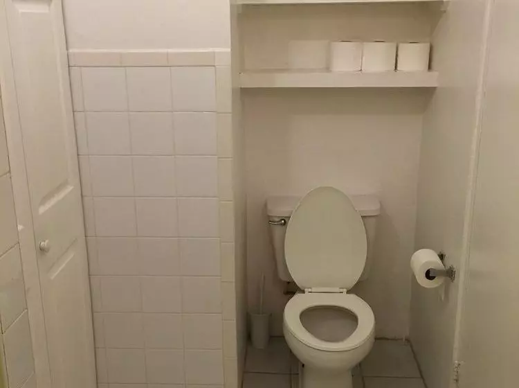 Eldemire's Tropical Island Inn