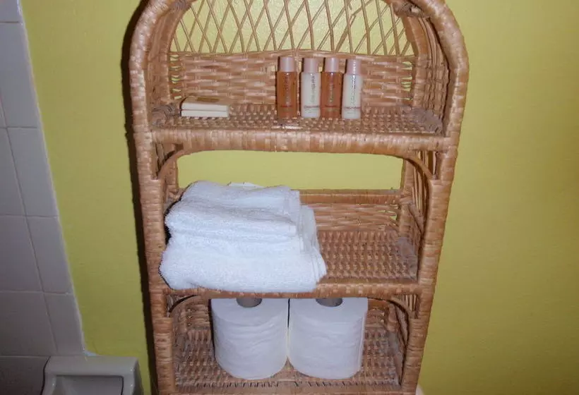 Eldemire's Tropical Island Inn