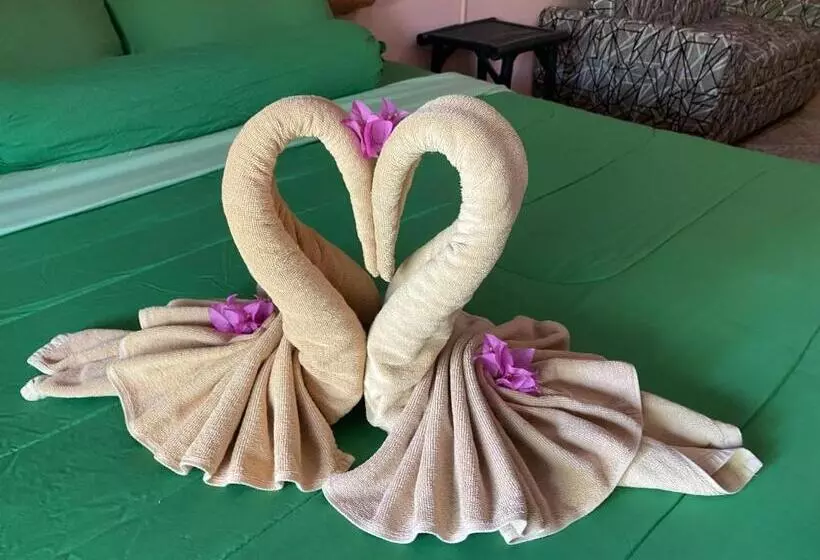 בית מלון כפרי Tropical Garden Kamala Resort