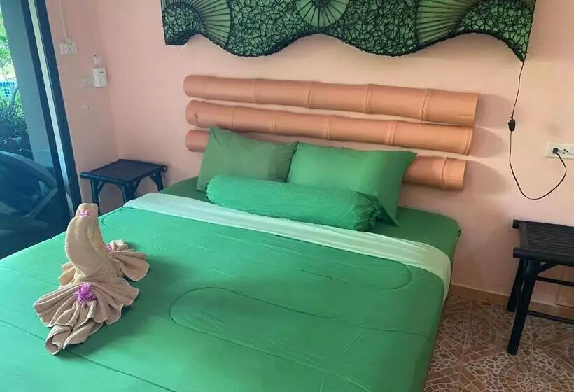 בית מלון כפרי Tropical Garden Kamala Resort