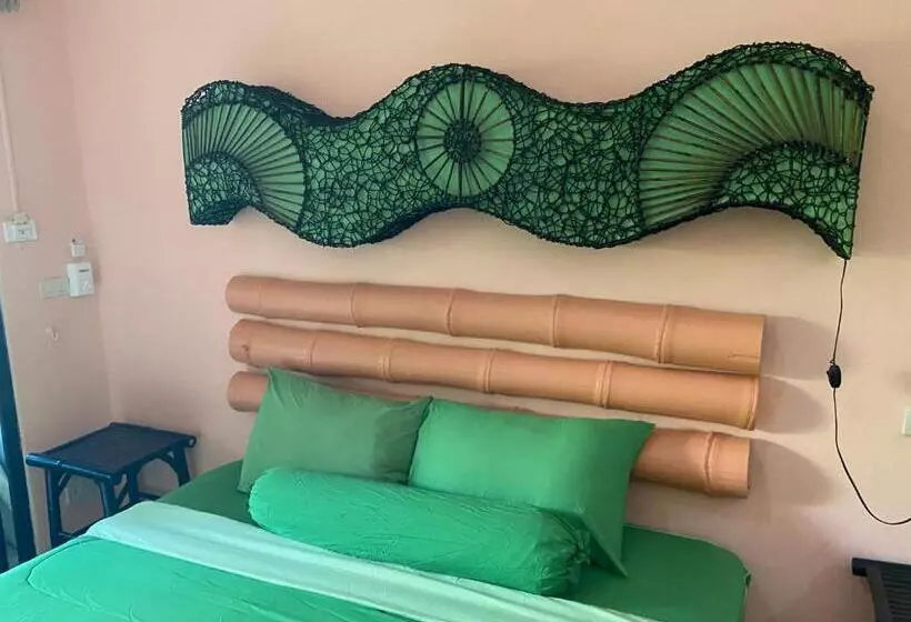 בית מלון כפרי Tropical Garden Kamala Resort