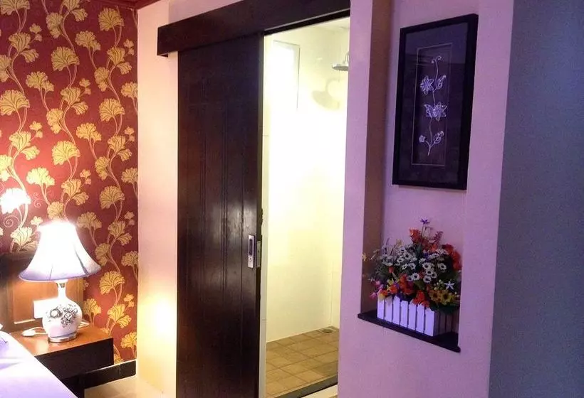 Отель Katesiree Residence