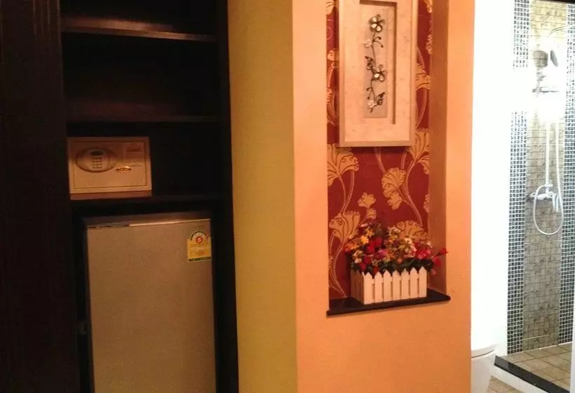 Отель Katesiree Residence