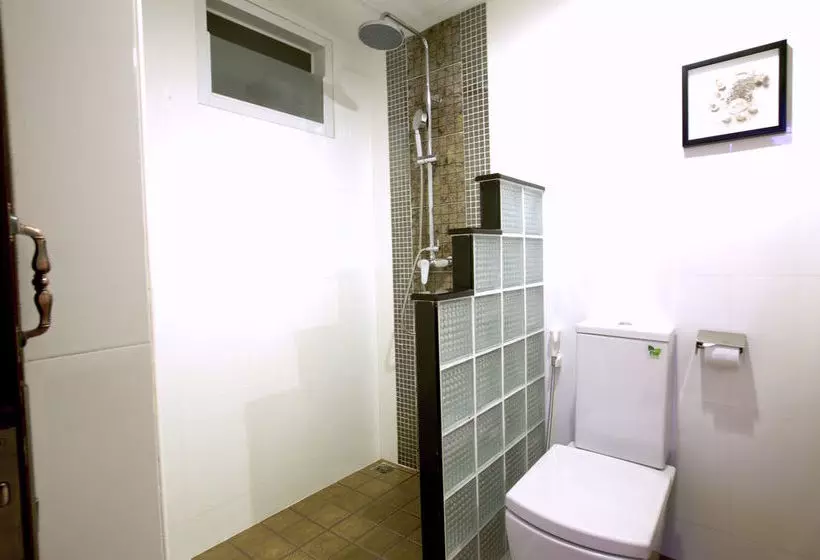 Отель Katesiree Residence