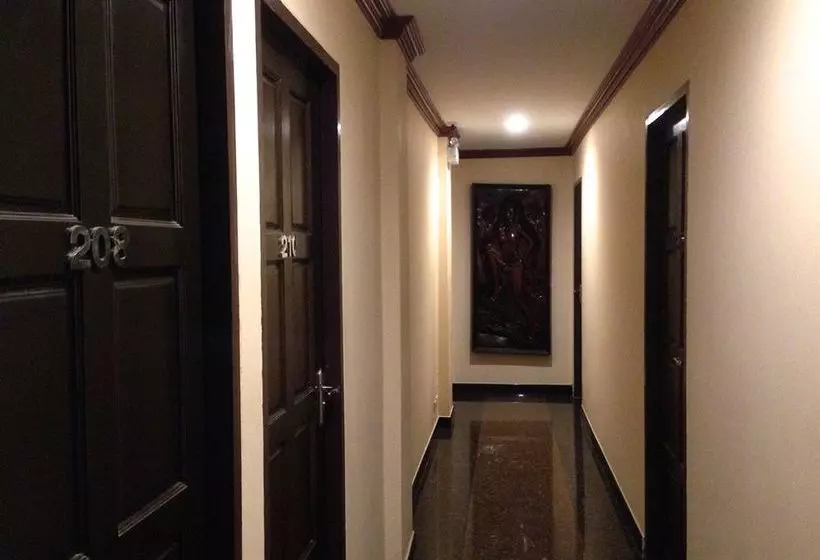 Отель Katesiree Residence