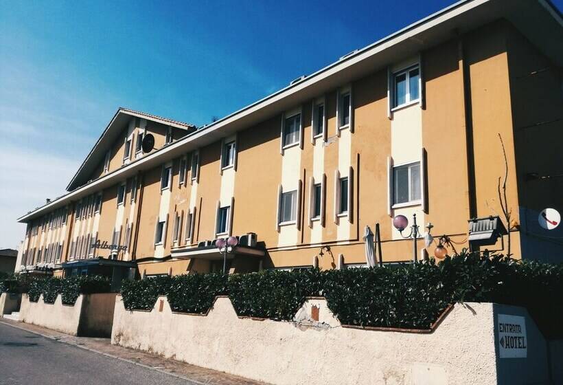 בית מלון כפרי One