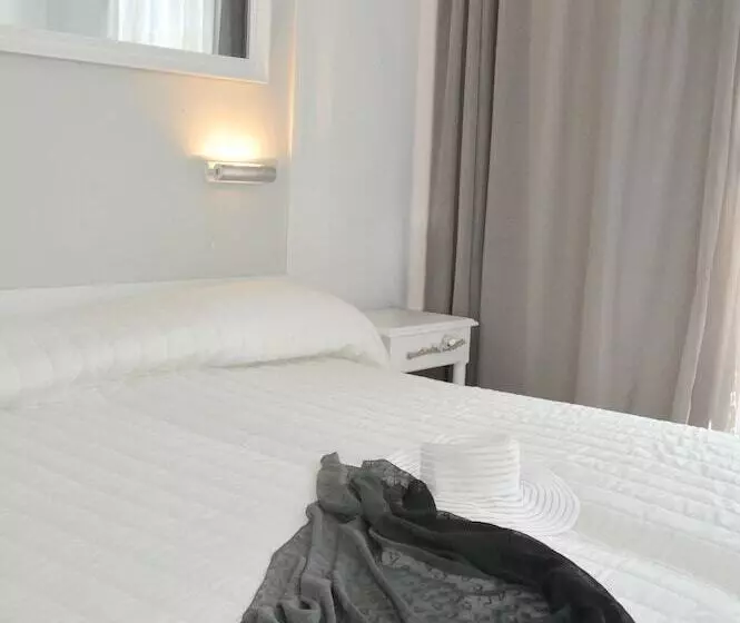 هتل Porto Castello