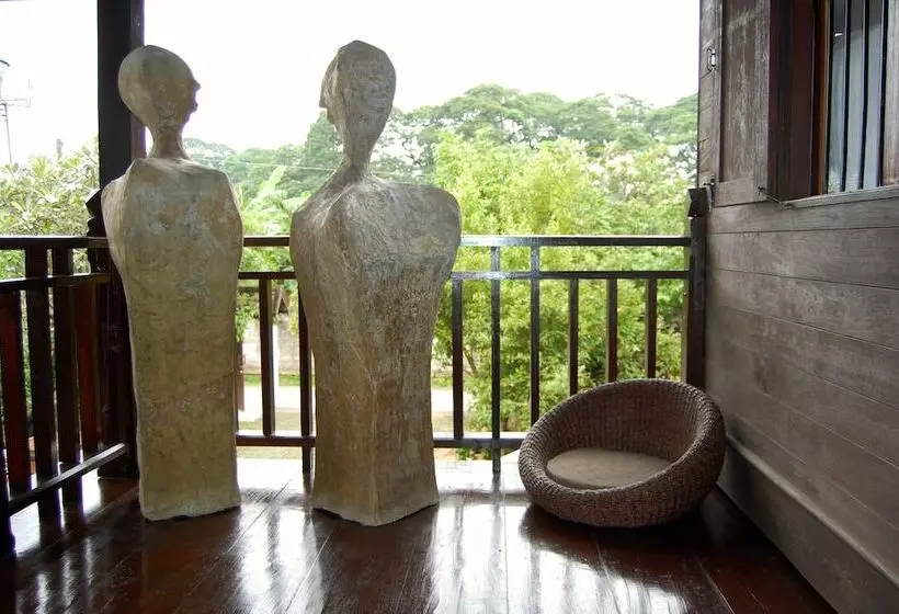 פנסיון Swiss Lanna Lodge