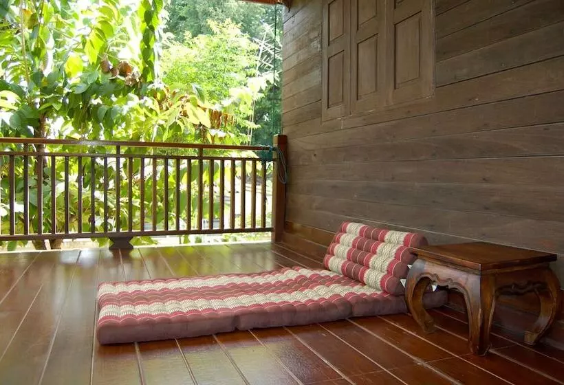 פנסיון Swiss Lanna Lodge