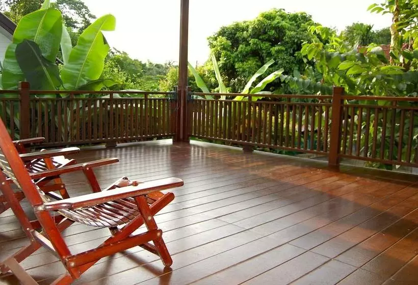 פנסיון Swiss Lanna Lodge