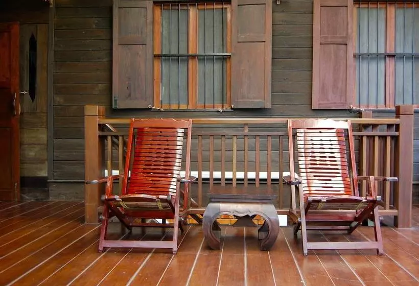 פנסיון Swiss Lanna Lodge