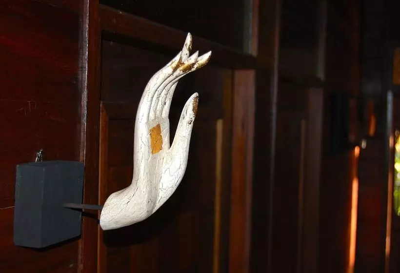 פנסיון Swiss Lanna Lodge