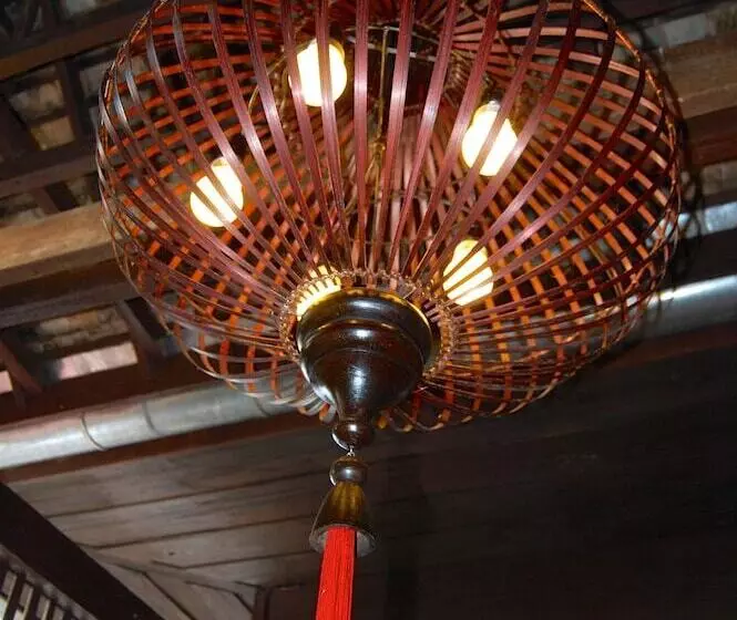 פנסיון Swiss Lanna Lodge