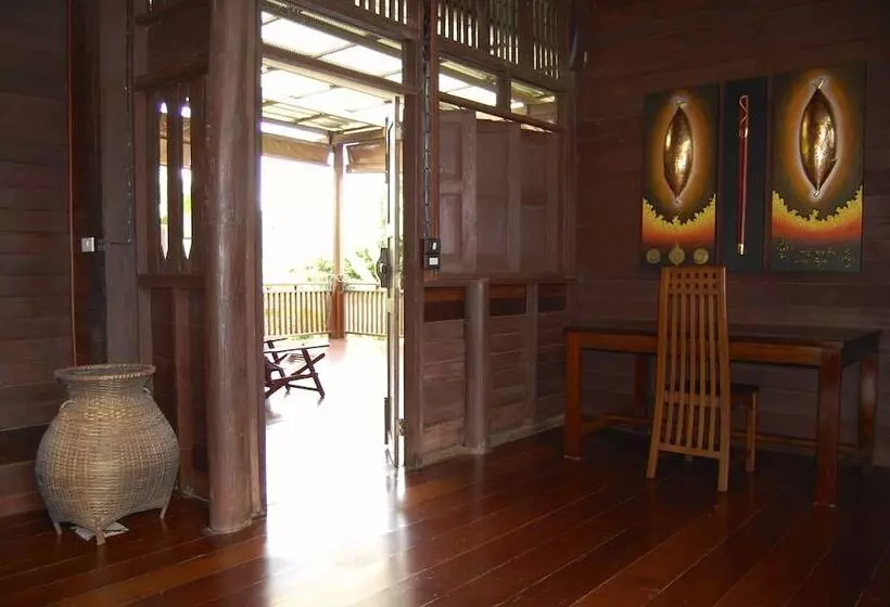 פנסיון Swiss Lanna Lodge