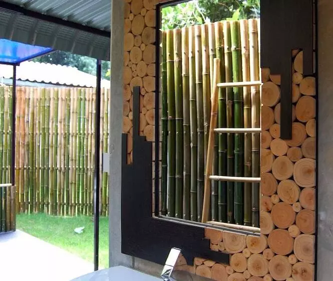 פנסיון Swiss Lanna Lodge