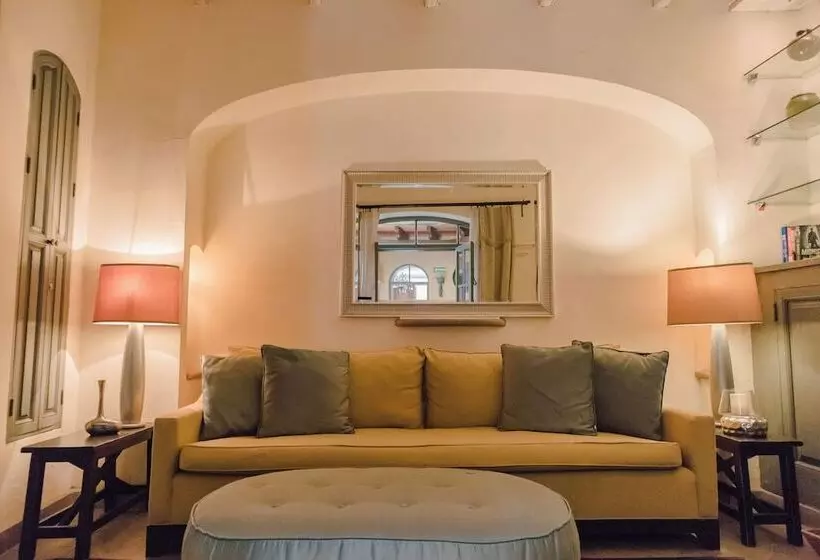 تختخواب و صبحانه Casa Florida