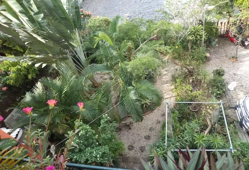 Отель Baan Por Jai