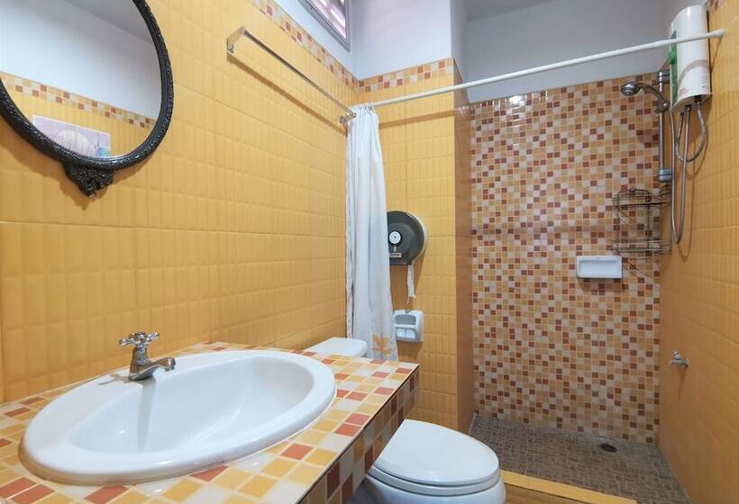 Отель Baan Por Jai